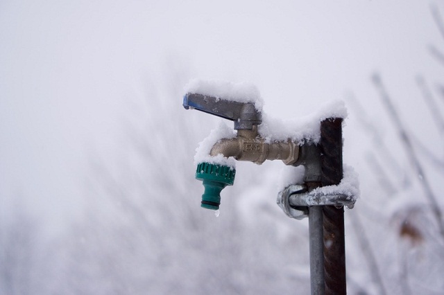 Comment dégivrer une canalisation gelée ?